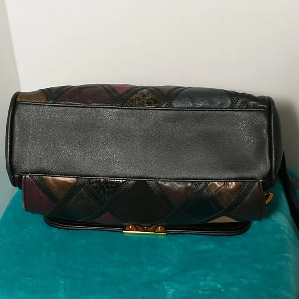 Cabin Creek women's shoulder bag.